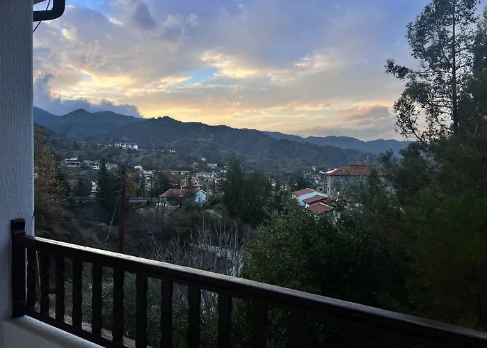 別荘 Mountain Retreat In Kakopetria, Cyprus - Perfect For Families